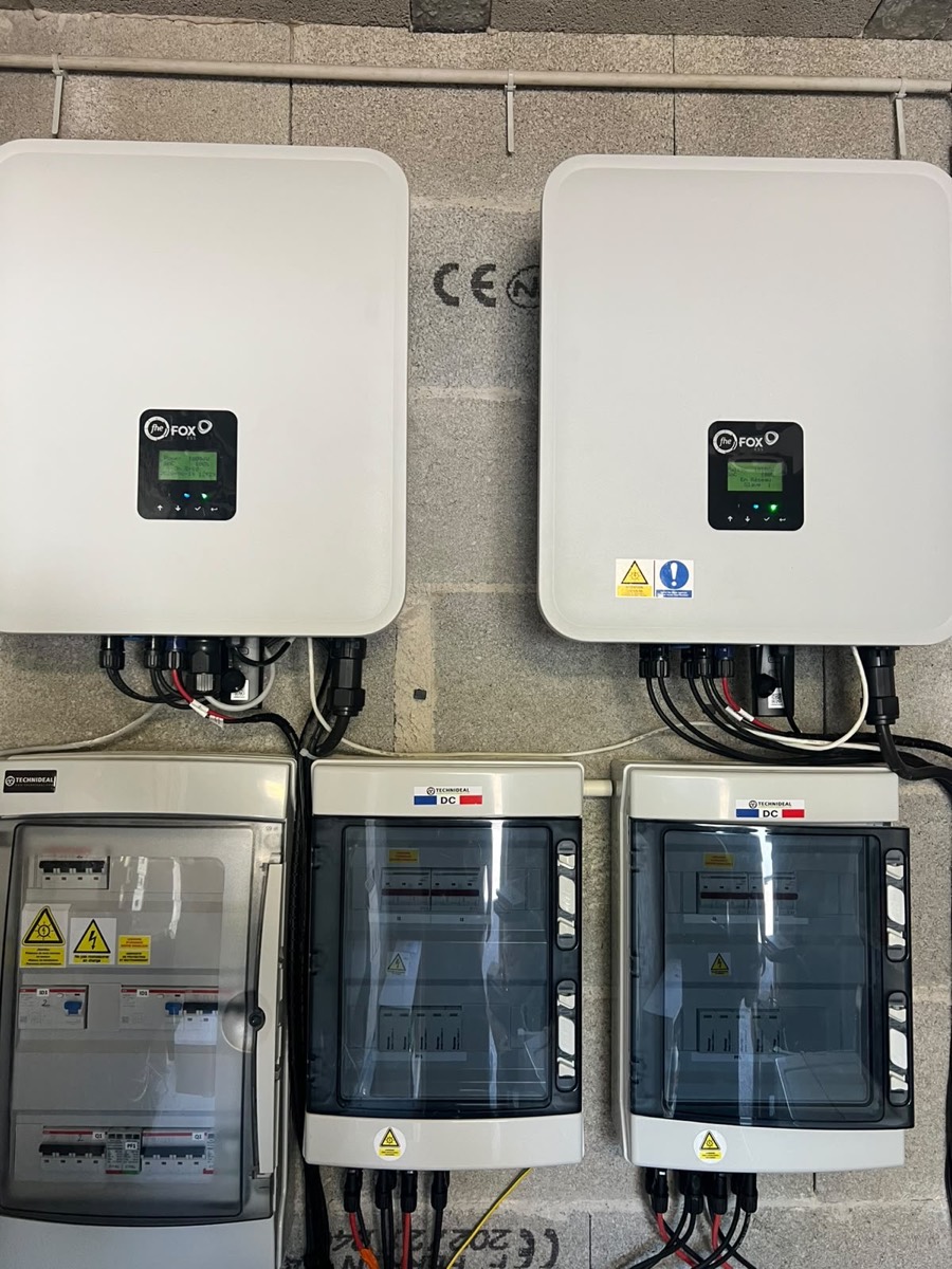 Onduleurs et coffrets de protection d'une installation photovoltaïque